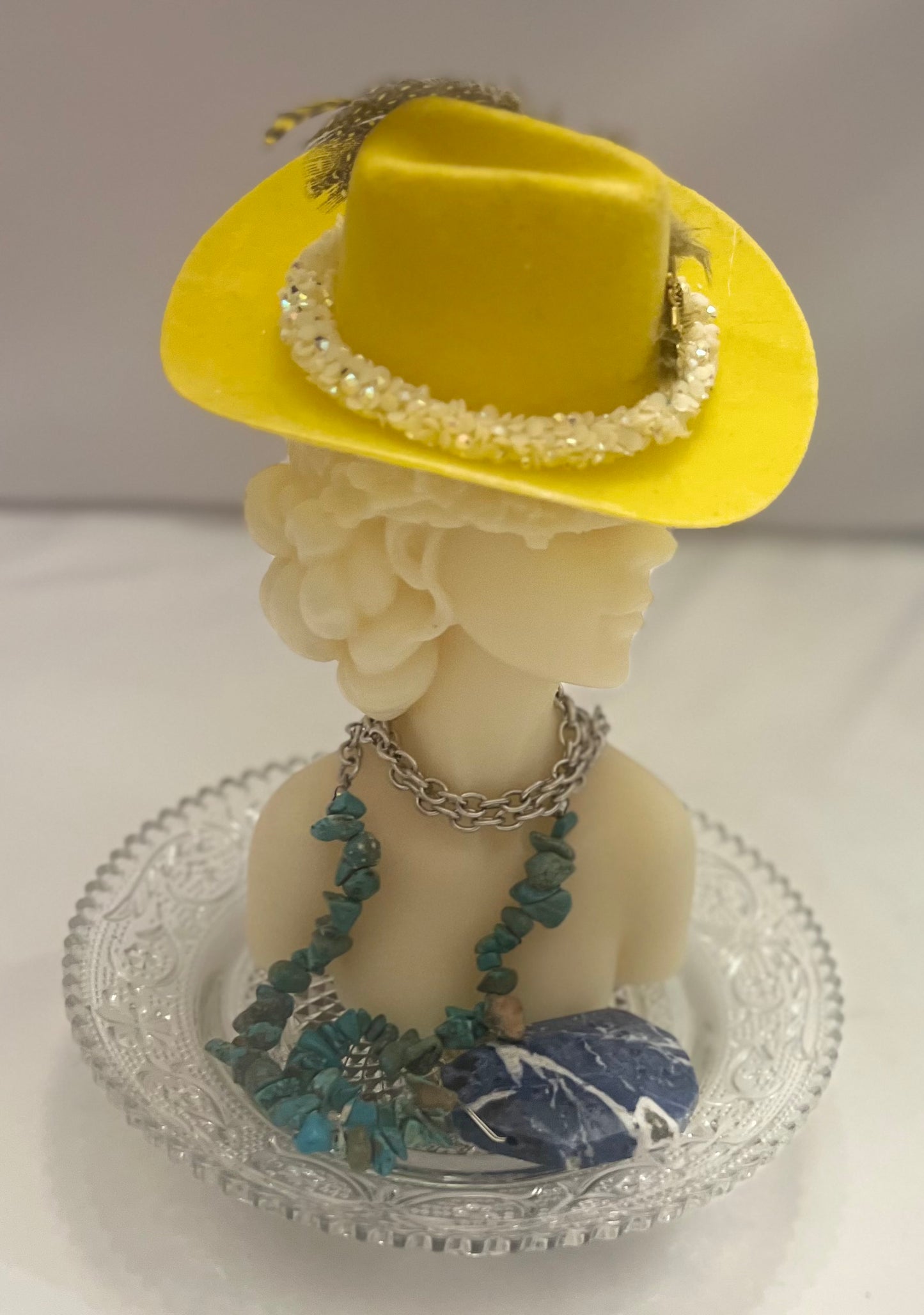 A LADY WITH INTENT | SCULPTED CANDLE