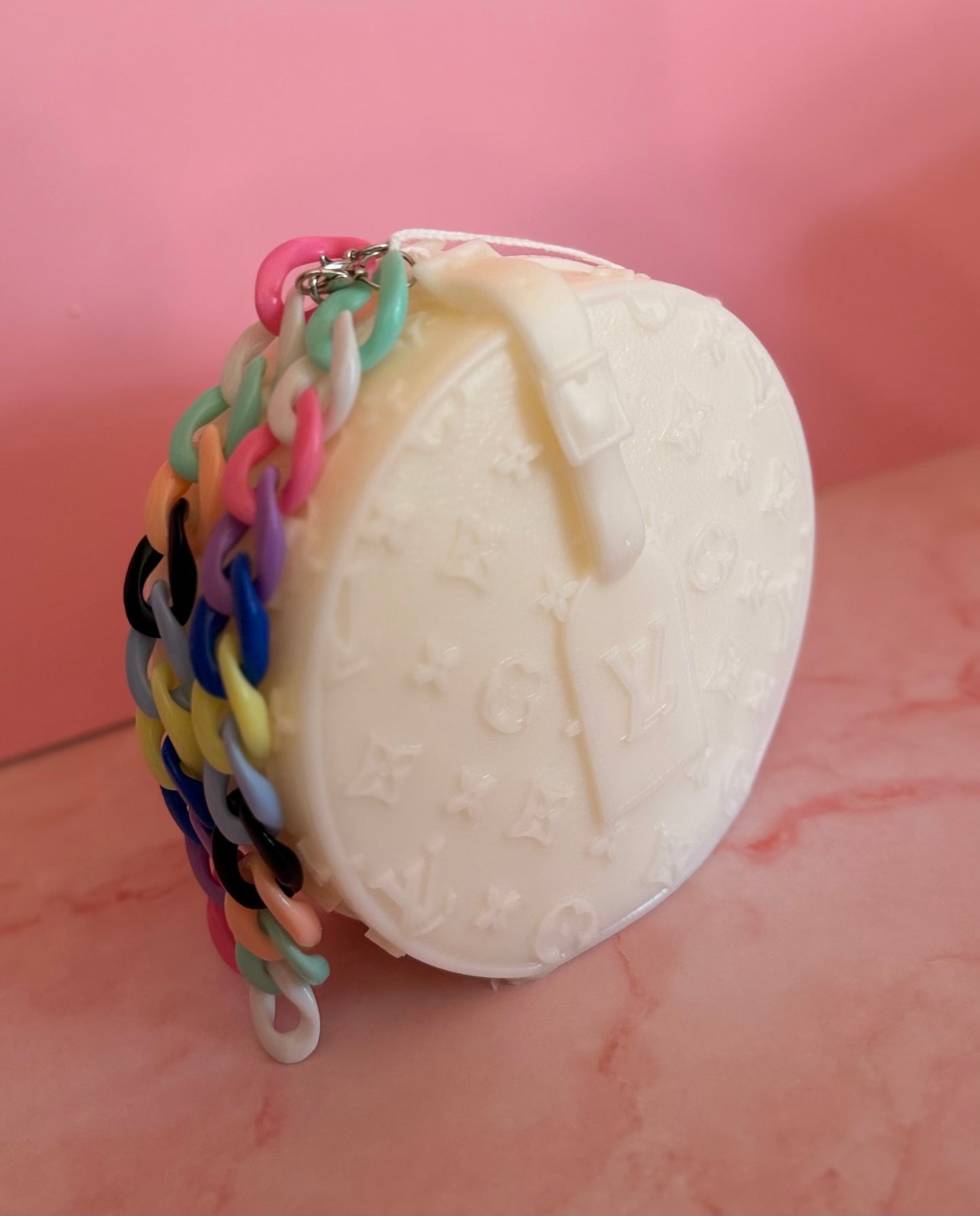 DESIGNER HANDBAG CANDLE | LV CHAPEAU
