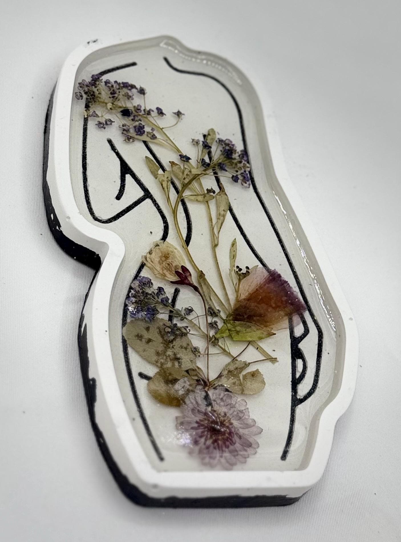 Vanity Tray of Gesture Figures of Ladies - Dried Floral Display Tray Jesmonite Cement
