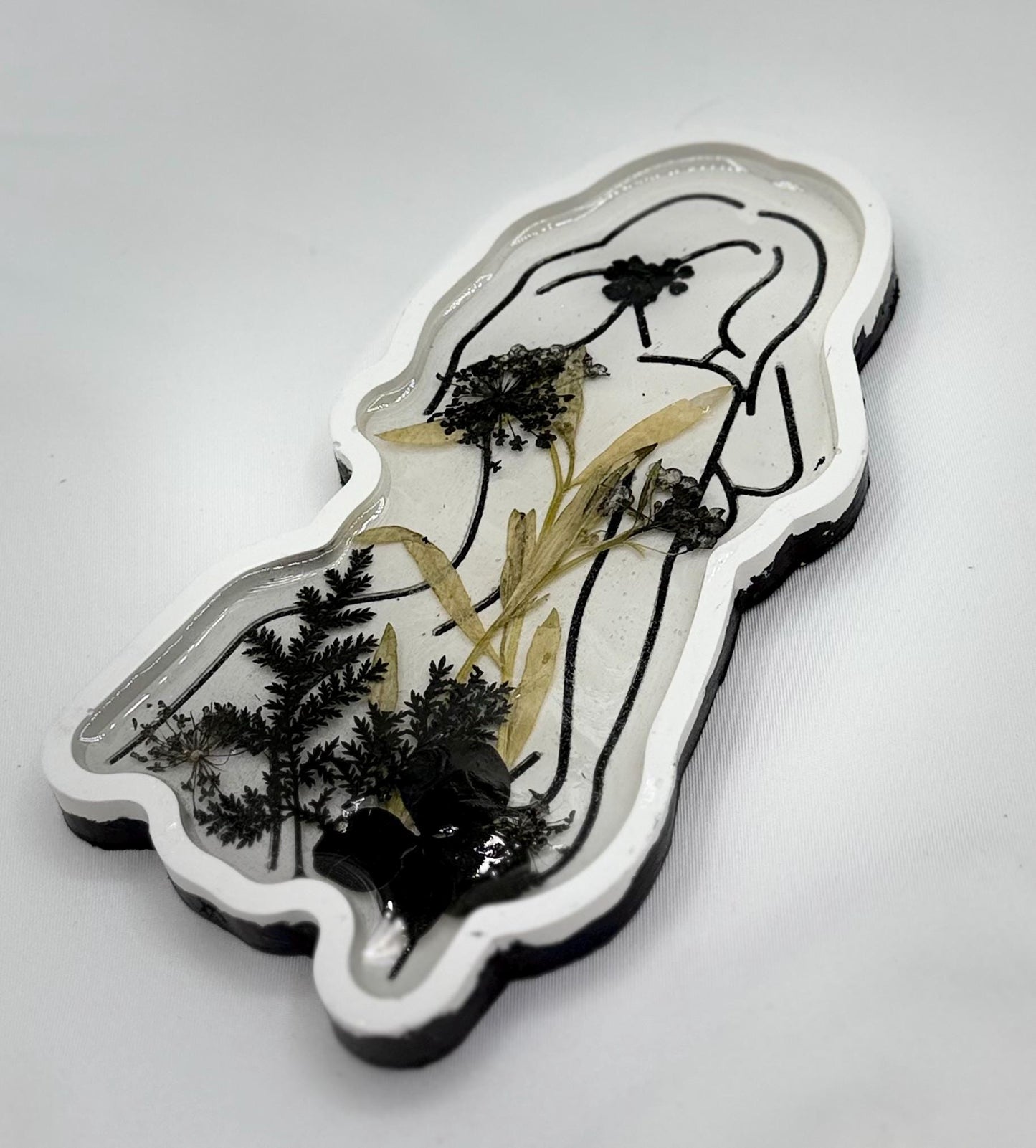Vanity Tray of Gesture Figures of Ladies - Dried Floral Display Tray Jesmonite Cement