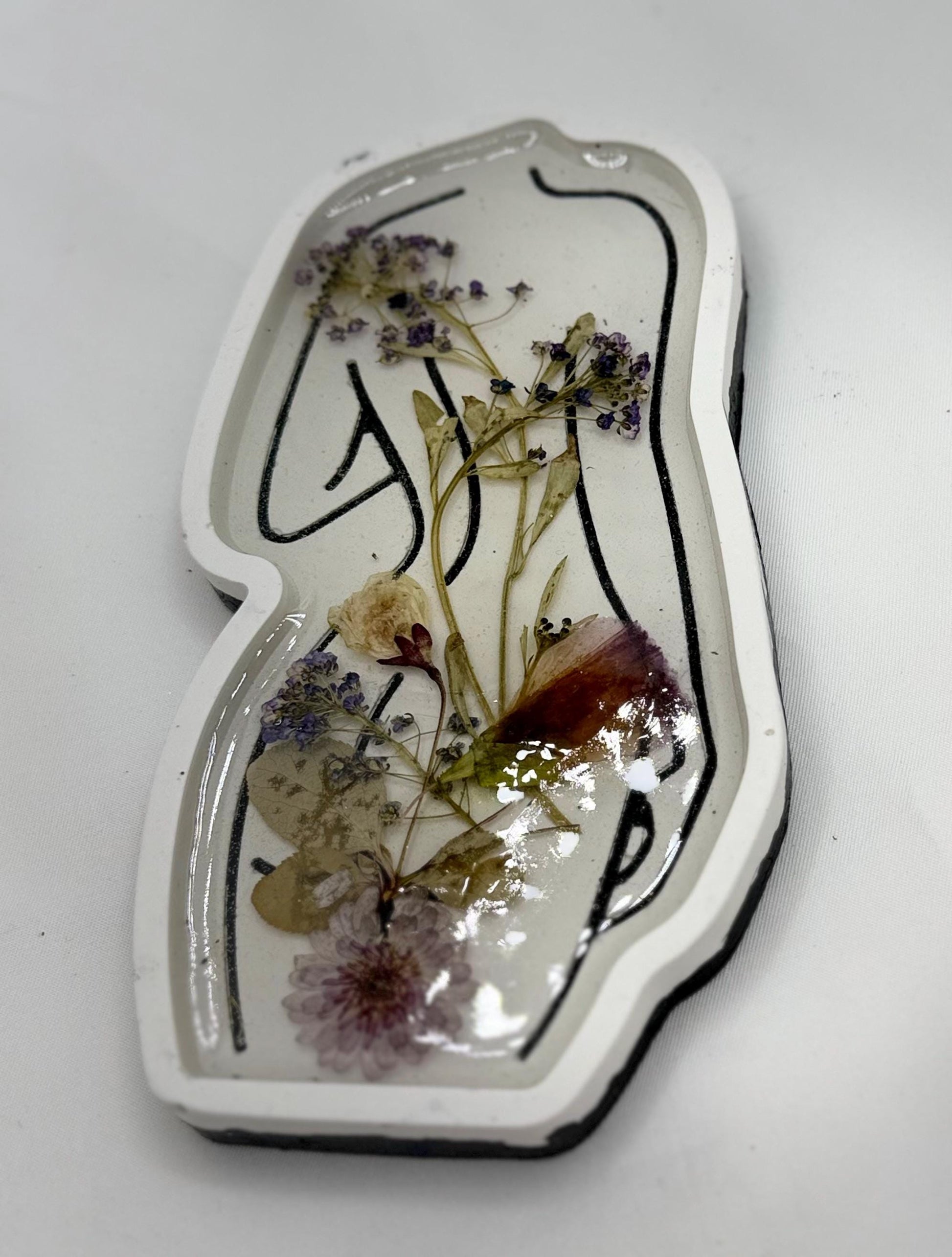 Vanity Tray of Gesture Figures of Ladies - Dried Floral Display Tray Jesmonite Cement