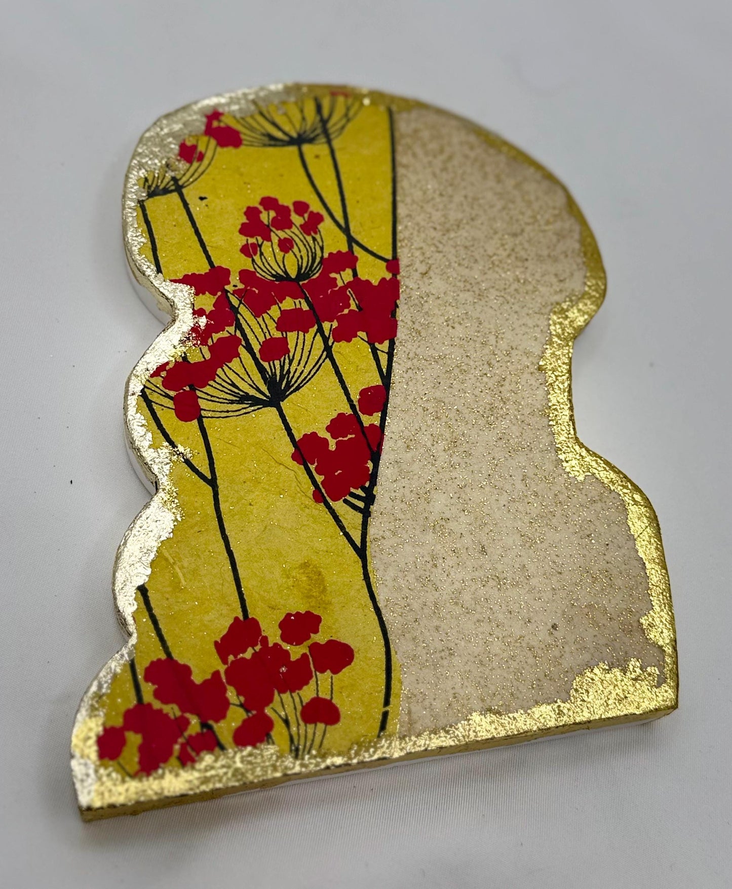 Vanity Tray of Gesture Figures of Ladies - Dried Floral Display Tray Jesmonite Cement