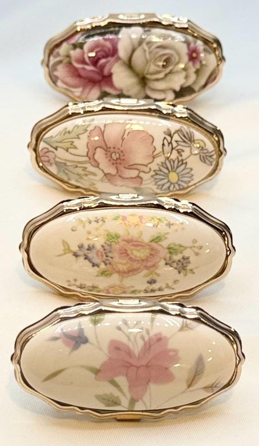 Oval Scalloped Vintage Lipstick Holder with Flip-Up Mirror