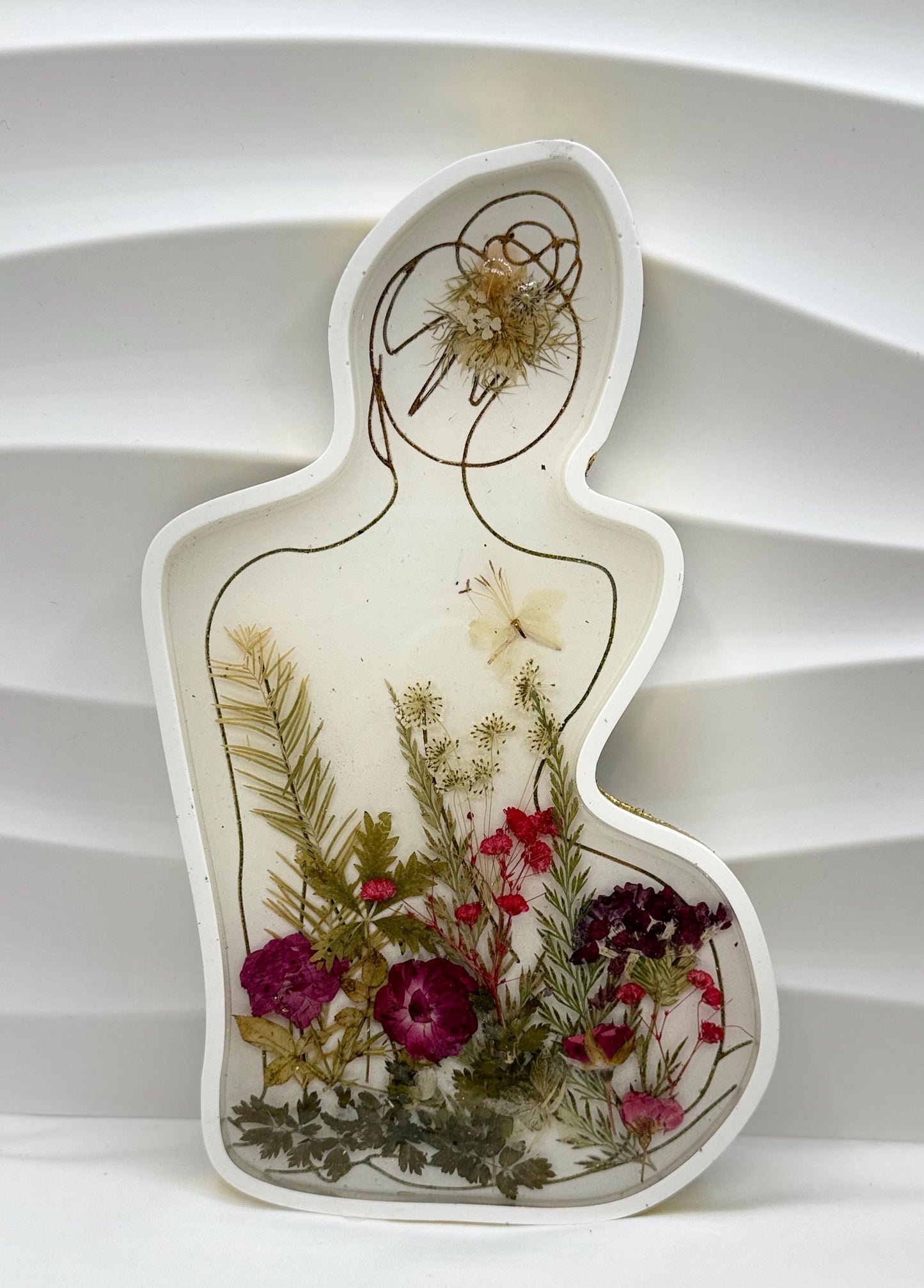 Vanity Tray of Gesture Figures of Ladies - Dried Floral Display Tray Jesmonite Cement