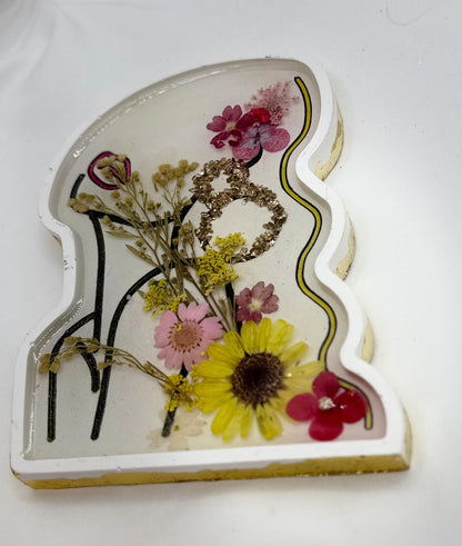Vanity Tray of Gesture Figures of Ladies - Dried Floral Display Tray Jesmonite Cement